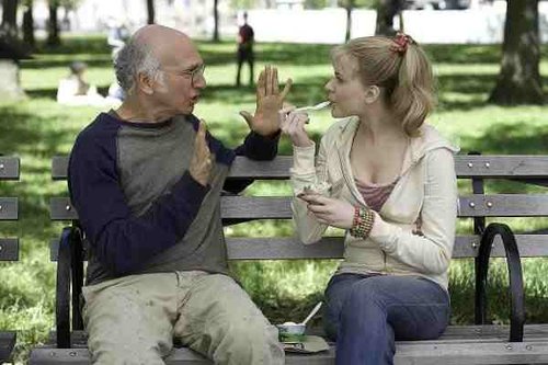 Larry David i Evan Rachel Wood w filmie „Co nas kręci, co nas podnieca”. Larry David i Evan Rachel Wood w filmie „Co nas kręci, co nas podnieca”.
