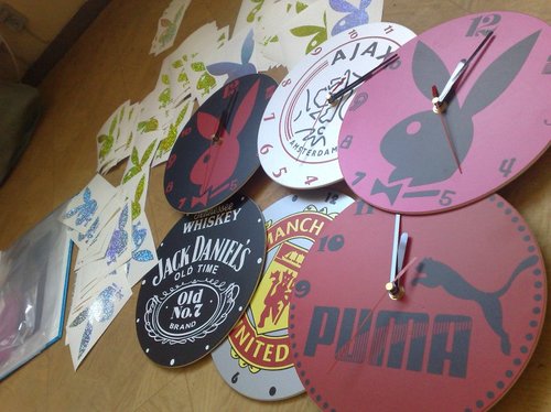 Elbląg, Paweł S. sprzedawał na aukcjach internetowych m.in. "podrobione" zegary ścienne