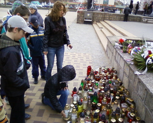 Elbląg, Zapalili znicze