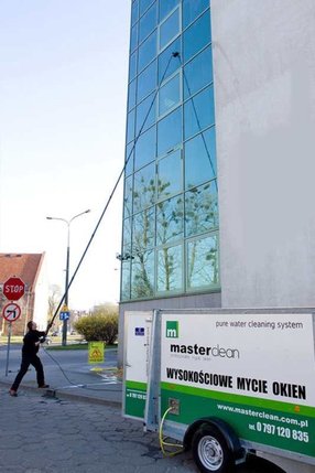Profesjonalne systemy mycia okien i elewacji Profesjonalne systemy mycia okien i elewacji