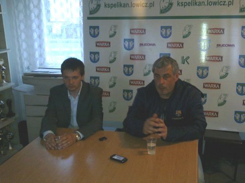 Elbląg, Konferencja po meczu, od lewej trener Pelikana Łowicz Piotr Stach i trener Olimpii Elbląg Tomasz Arteniuk Elbląg, Konferencja po meczu, od lewej trener Pelikana Łowicz Piotr Stach i trener Olimpii Elbląg Tomasz Arteniuk