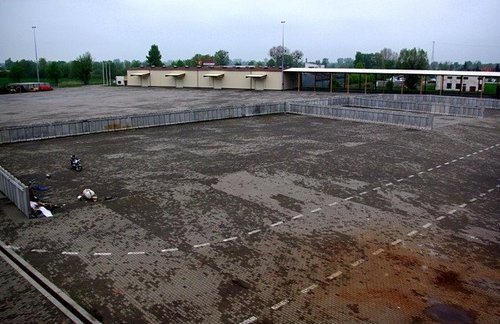 Elbląg, "To stąd do Kaliningradu odpływają barki z węglem (sic!), a statki pasażerskie każdego dnia zabierają na pokład setki turystów. [...]”