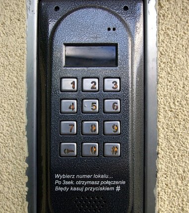 Elbląg, Domofon - dzięki niemu w klatce nie będzie nieproszonych gości, będzie czyściej i bezpieczniej