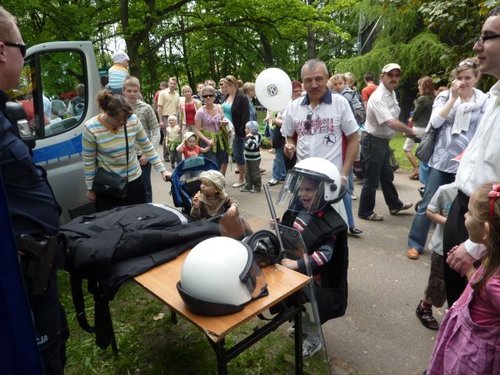 Elbląg, Stanowisko policjantów na festynie Króla Piegusa cieszyło się dużym zainteresowaniem najmłodszych