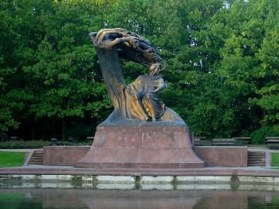 Elbląg, Warszawski pomnik Fryderyka Chopina.