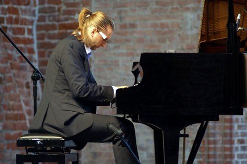 Elbląg, Leszek Możdżer podczas koncertu w Galerii EL