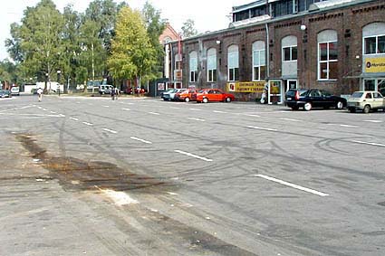 Elbląg, Po nocnych wyścigach pozostały na placu tylko ślady