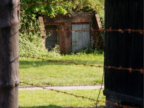 Elbląg, W sąsiedztwie byłego hitlerowskiego obozu zagłady toczy się normalne życie...