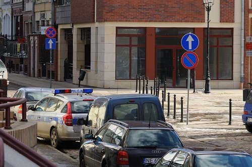 Elbląg, Czarne słupki niebawem znikną ze Starego Miasta. Zmianie ulegnie ruch drogowy i oznakowanie w tym rejonie Elbląg, Czarne słupki niebawem znikną ze Starego Miasta. Zmianie ulegnie ruch drogowy i oznakowanie w tym rejonie