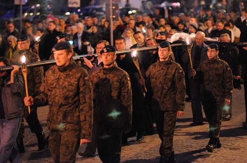 Elbląg, Wierni Kościoła katolickiego uczestniczyli dziś w procesji Drogi Krzyżowej, która przeszła ulicami miasta Elbląg, Wierni Kościoła katolickiego uczestniczyli dziś w procesji Drogi Krzyżowej, która przeszła ulicami miasta