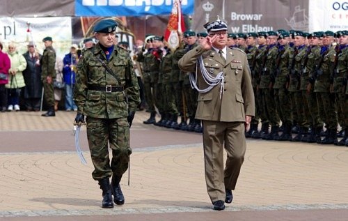 Elbląg, Generał Krzysztof Makowski odebrał meldunek o gotowości pododdziałów do uroczystości