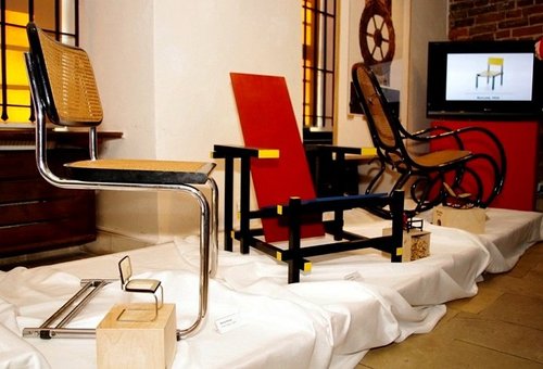 Elbląg, Mirosław Melerski zgromadził - aktualnie prezentowaną w formie muzealnej wystawy "Klasyka designu" - kolekcję siedzisk i ich miniatur Elbląg, Mirosław Melerski zgromadził - aktualnie prezentowaną w formie muzealnej wystawy "Klasyka designu" - kolekcję siedzisk i ich miniatur