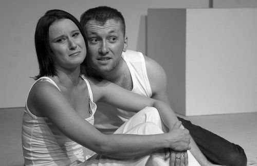 Elbląg, Scena ze spektaklu: Marta Masłowska i Tomasz Muszyński