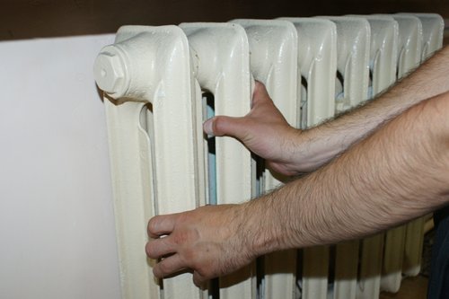 Elbląg, Wyniósł kaloryfery, gdy właściciel spał