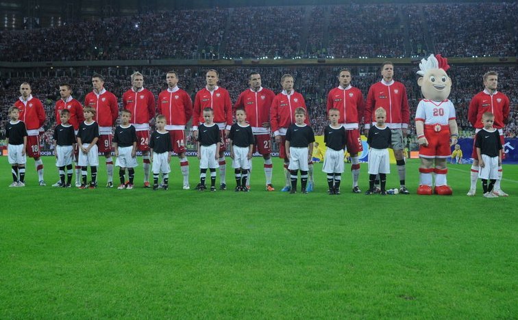 Elbląg, Młodzi piłkarze Olimpii 2004 Elbląg wyprowadzili na wtorkowy mecz reprezentację Polski