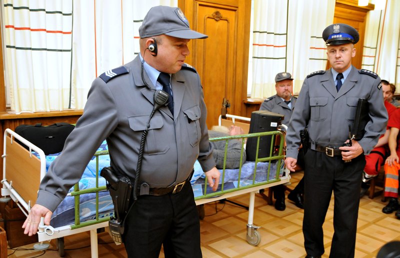 Elbląg, Leżący na szpitalnym łóżku Jan R. chrapał w trakcie odczytywania wyroku