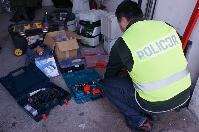 Elbląg, Złodziejom zależało na narzędziach, ktore były przewożone dostawczym oplem