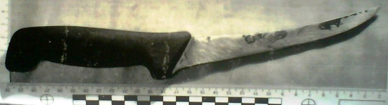 Elbląg, 27-latek złapał za nóż i ugodził nim swoją matkę w szyję. Bo go zdenerwowała