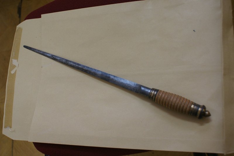 Elbląg, Mężczyzna groził ratownikom 40-centymetrowym sztyletem