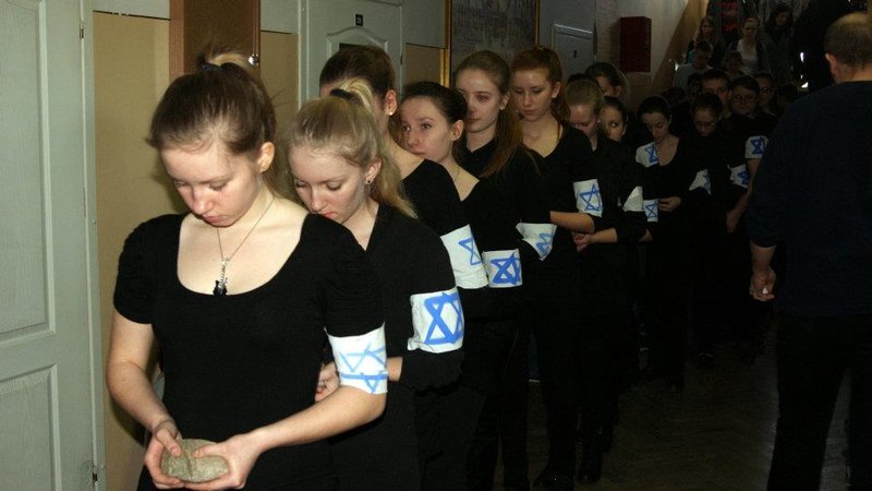 Elbląg, Uczniowie II LO o holokauście...