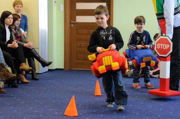 Elbląg, Autochodzik to edukacyjny program, dzięki któremu dzieci uczą się zasad bezpieczeństwa w ruchu drogowym