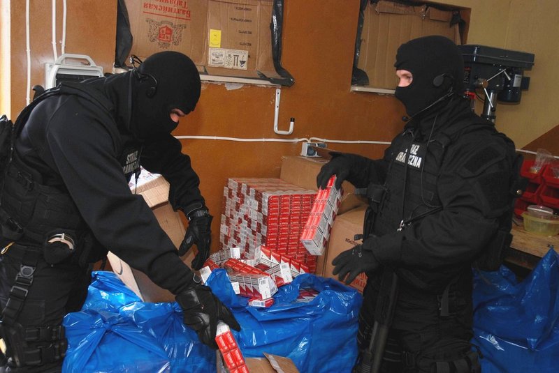 Elbląg, Grupa, którą rozbili funkcjonariusze Straży Granicznej handlowała papierosami pochodzącymi z przemytu na szeroką skalę Elbląg, Grupa, którą rozbili funkcjonariusze Straży Granicznej handlowała papierosami pochodzącymi z przemytu na szeroką skalę