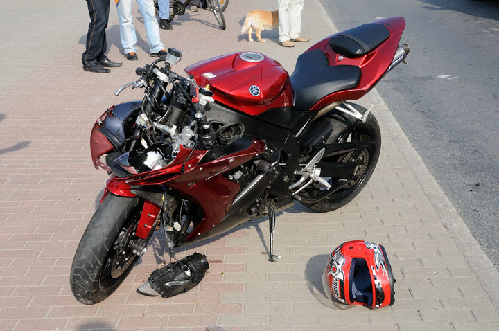Elbląg, Wypadek: fordem zajechał drogę motocykliście Elbląg, Wypadek: fordem zajechał drogę motocykliście