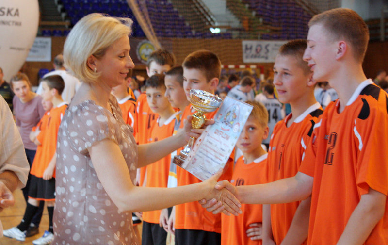 Elbląg, Nagrody wręczała Dorota Pawłow, Dyrektor Departamentu Sportu Urzędu Miejskiego w Elblągu Elbląg, Nagrody wręczała Dorota Pawłow, Dyrektor Departamentu Sportu Urzędu Miejskiego w Elblągu