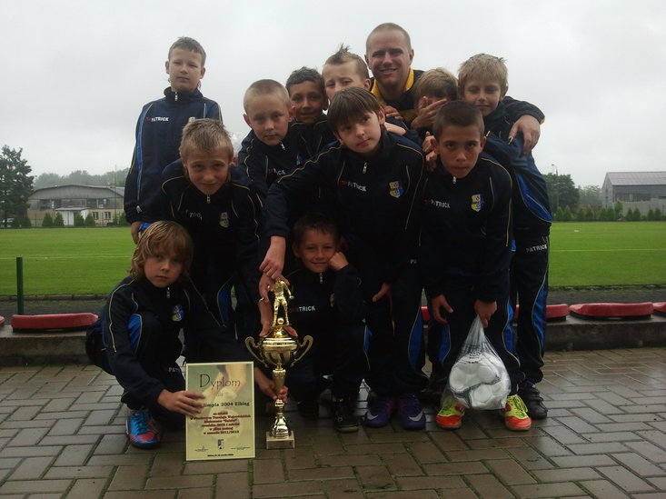 Elbląg, Olimpia 2004 Elbląg z pucharem za drugie miejsce wojewódzkich rozgrywek. Elbląg, Olimpia 2004 Elbląg z pucharem za drugie miejsce wojewódzkich rozgrywek.