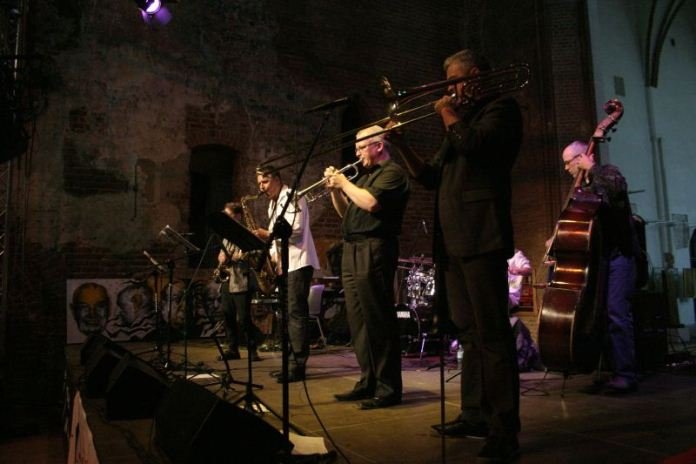 Elbląg, Elbląski zespół Special Jazz Sextet w Galerii El