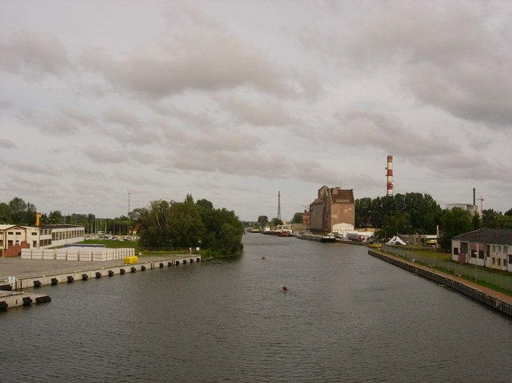 Elbląg, Na lewo port, na prawo port...