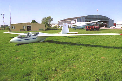 Elbląg, Megazakupy na lotnisku