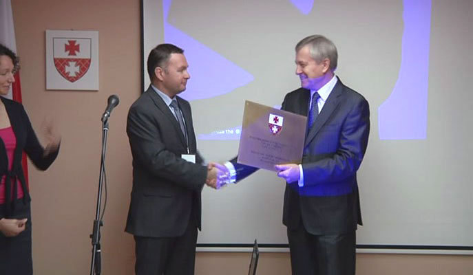 Elbląg, Zbigniew Świerczyński, Kierownik Wydziału Promocji Handlu i Inwestycji Konsulatu Generalnego RP w Kaliningradzie (kadr z filmu)