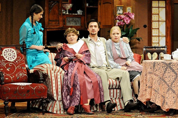 Elbląg, "Niech kucharka idzie otworzyć i powie, że obie panie Dulskie przyjmują." Elbląg, "Niech kucharka idzie otworzyć i powie, że obie panie Dulskie przyjmują."