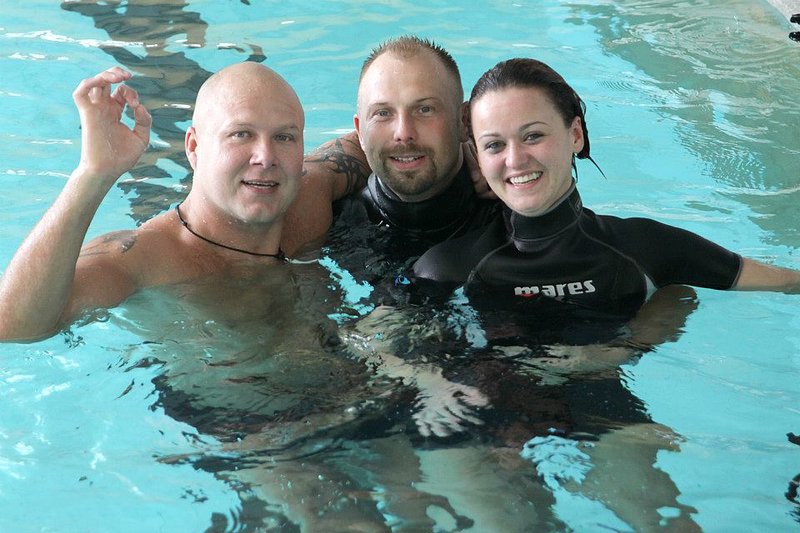 Elbląg, Po lewej Rafał Rocki wraz z przyjaciółmi ze stowarzyszenia,