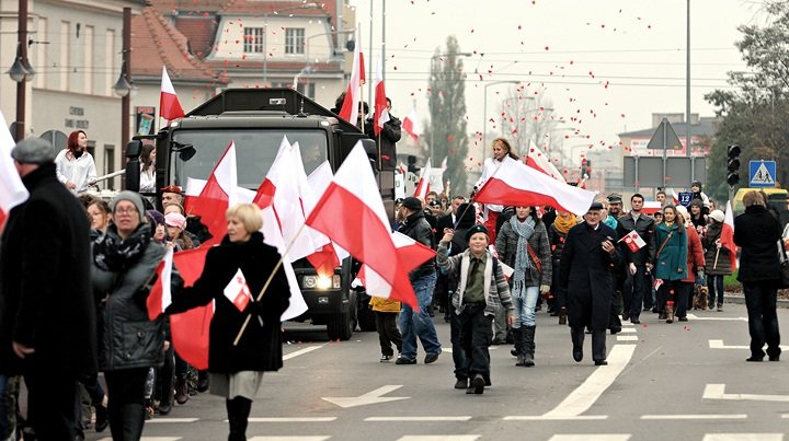Elbląg, Tłumy elblążan przeszły dziś ulicami miasta w Paradzie Niepodległości Elbląg, Tłumy elblążan przeszły dziś ulicami miasta w Paradzie Niepodległości