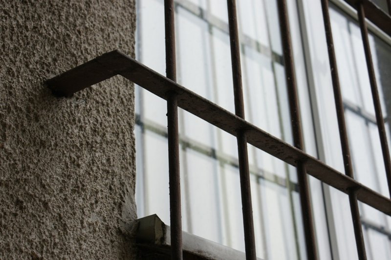 Elbląg, Dwaj złodzieje skusili się na okienne kraty, by sprzedać je w punkcie skupu złomu Elbląg, Dwaj złodzieje skusili się na okienne kraty, by sprzedać je w punkcie skupu złomu