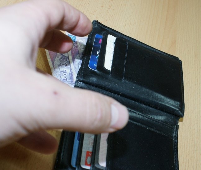 Elbląg, W okresie przedświątecznych zakupów łatwo stracić głowę, ale i portfel Elbląg, W okresie przedświątecznych zakupów łatwo stracić głowę, ale i portfel