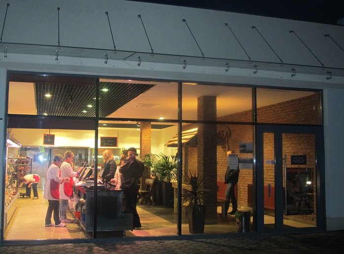 Zapraszamy na świeżą wędzonkę Zapraszamy na świeżą wędzonkę