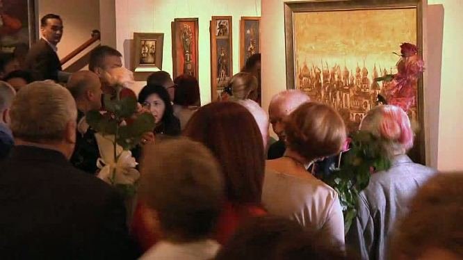 Elbląg, Wystawę prac Janusza Hankowskiego można oglądać w galerii ZUM (kadr z filmu)