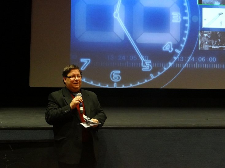 Spotkanie przy dużym ekranie Spotkanie przy dużym ekranie