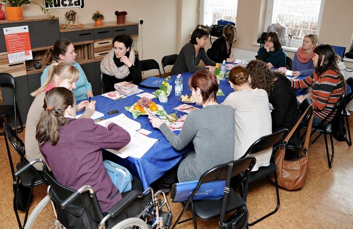 Elbląg, Podopieczne fundacji „Pomoc Maltańska” podczas szkolenia jednej z firm kosmetycznych