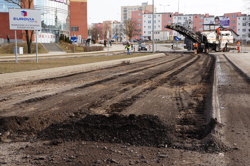 Elbląg, Na zamkniętym odcinku ul. Teatralnej usunięto już nawierzchnię jezdni
