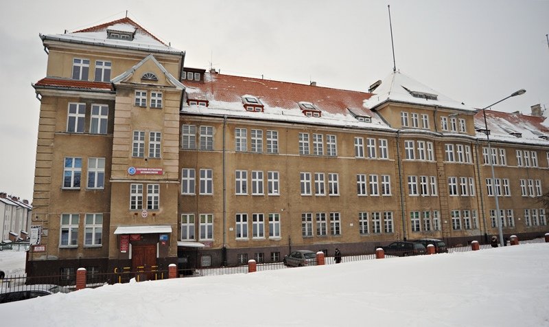 Elbląg, Z dniem 1 września 2013 r. Centrum Kształcenia Ustawicznego, zasadnicza szkoła zawodowa oraz technikum zostaną połączone w zespół szkół pod nazwą Centrum Kształcenia Zawodowego i Ustawicznego w Elblągu