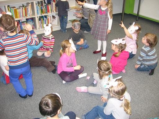 Elbląg, Maluchy podczas zabaw w bibliotece