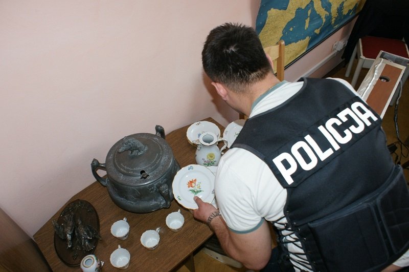 Elbląg, Policjanci odzyskali skradzioną porcelanę