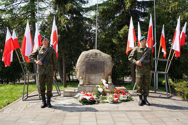 Elbląg, Obelisk iprzypomina o tym, że między ul. Fredry a torami kolejowymi w czasie II wojny światowej był podobóz KL Stutthof Elbląg, Obelisk iprzypomina o tym, że między ul. Fredry a torami kolejowymi w czasie II wojny światowej był podobóz KL Stutthof