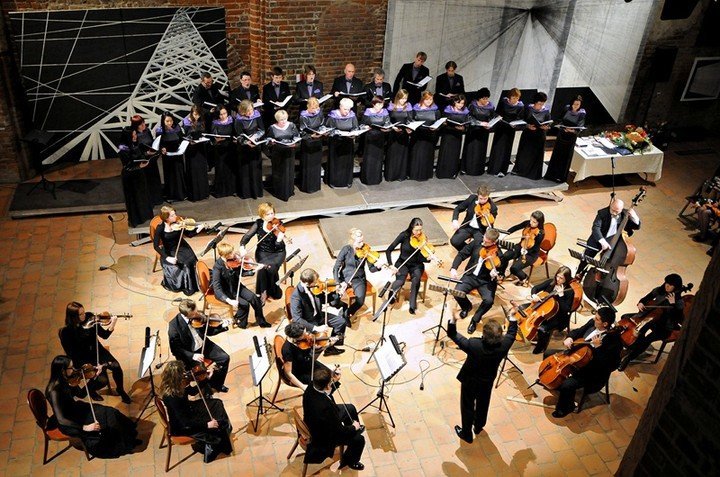 Elbląg, EOK i chór Cantata,