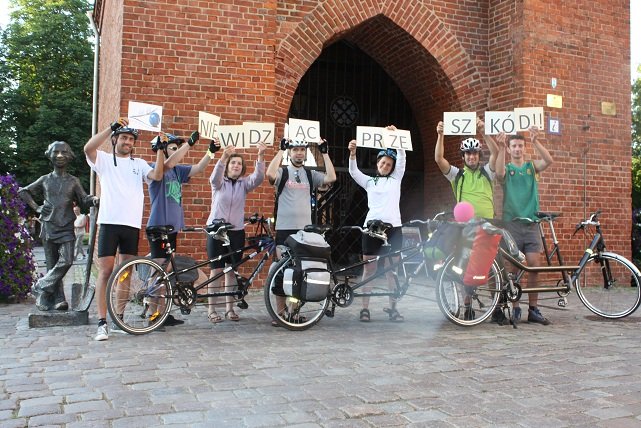 Elbląg, Nietypowa ekipa rowerowa wczoraj przyjechała do Elbląga, by dziś rano wyruszyć do Władysławowa Elbląg, Nietypowa ekipa rowerowa wczoraj przyjechała do Elbląga, by dziś rano wyruszyć do Władysławowa