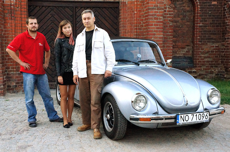 Elbląg, "Łączona" ekipa garbusa - od lewej: Leszek, Martyna,Tomek